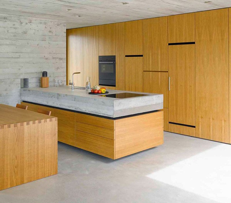 15 вдохновенных примеров кухонь с бетонными столешницами